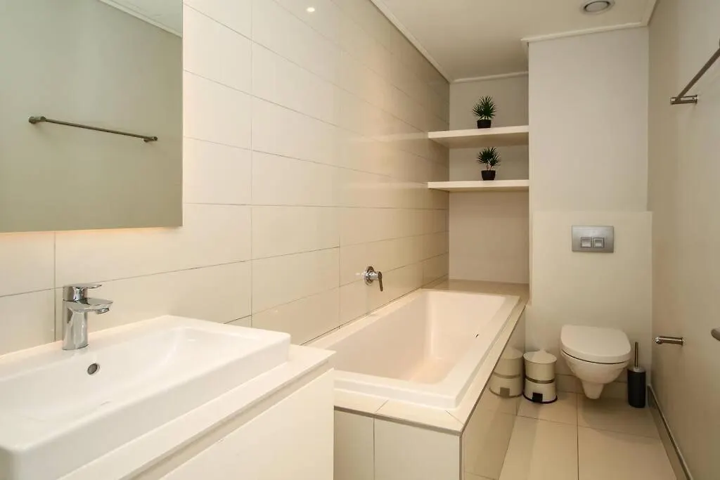 2010 Pullman Lovely 2 Bedroom Apartment In The Cbd Cape Town