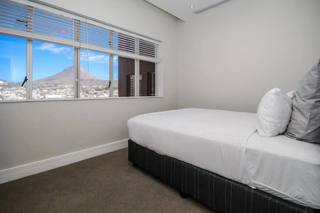 2010 Pullman Lovely 2 Bedroom Apartment In The Cbd Cape Town